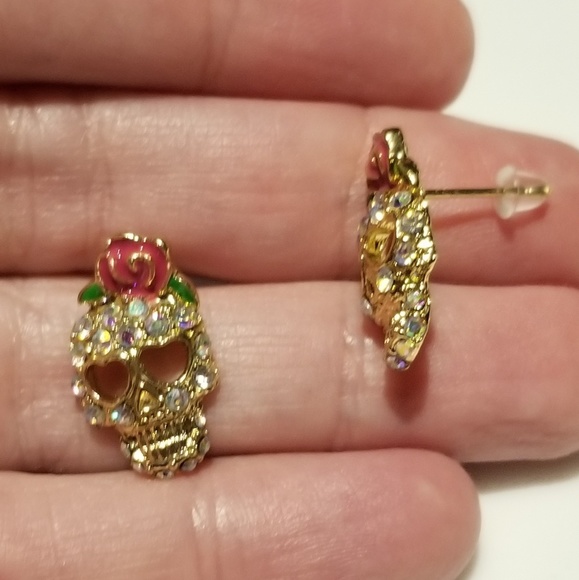 SKULL SKELETON STUD EARRINGS PUNK GOTHIC STATEMENT - Picture 3 of 4